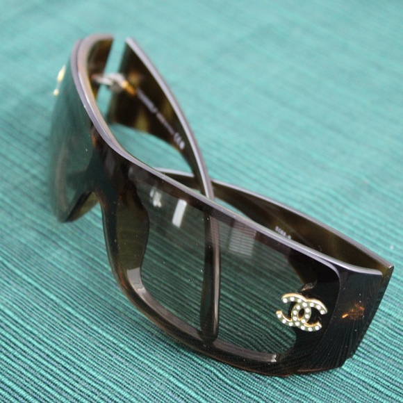 Chanel Sunglasses - Picture 4 of 8